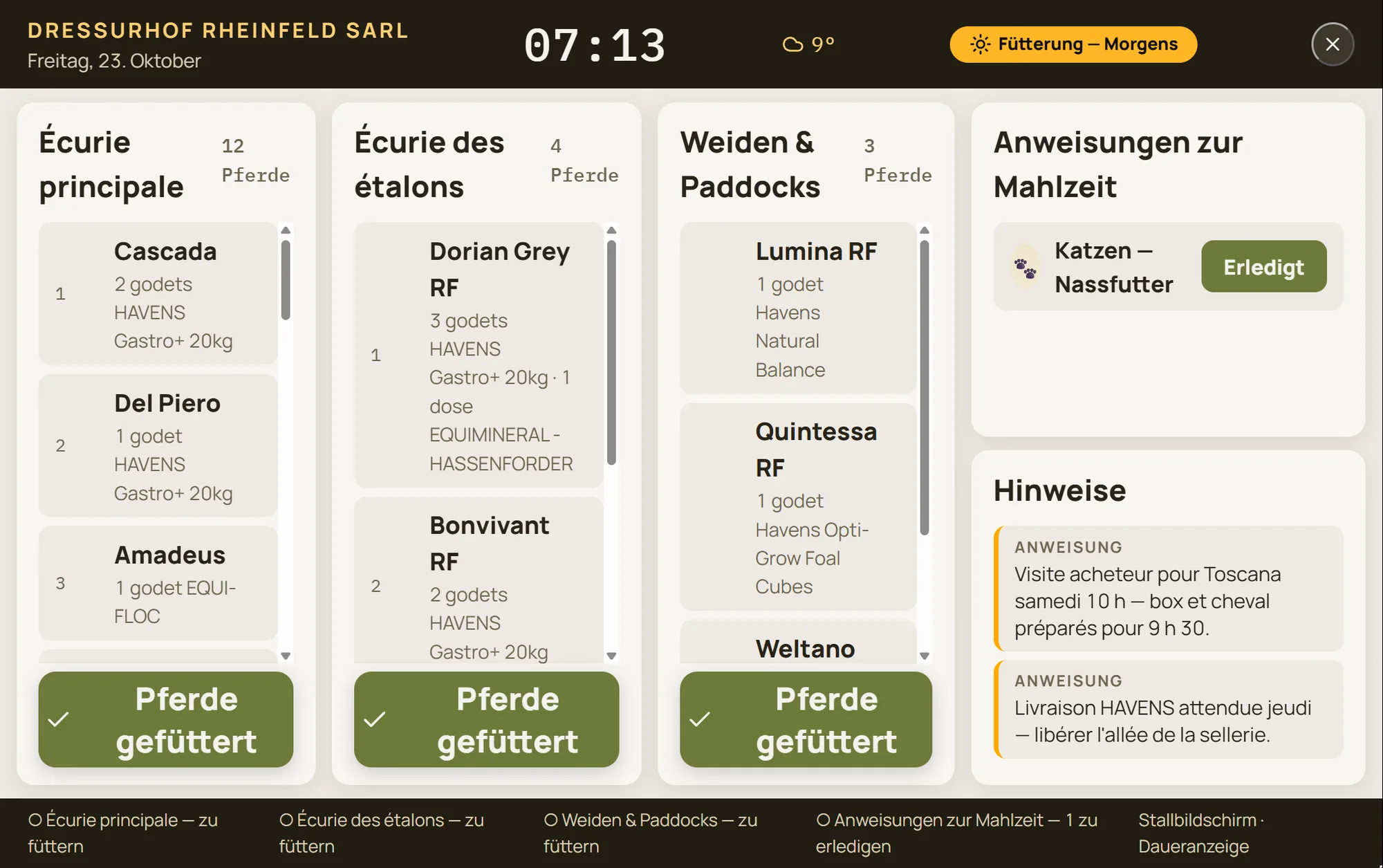 Stallbildschirm „Stall · Dienstplan“ auf einem Tablet in der Stallgasse
